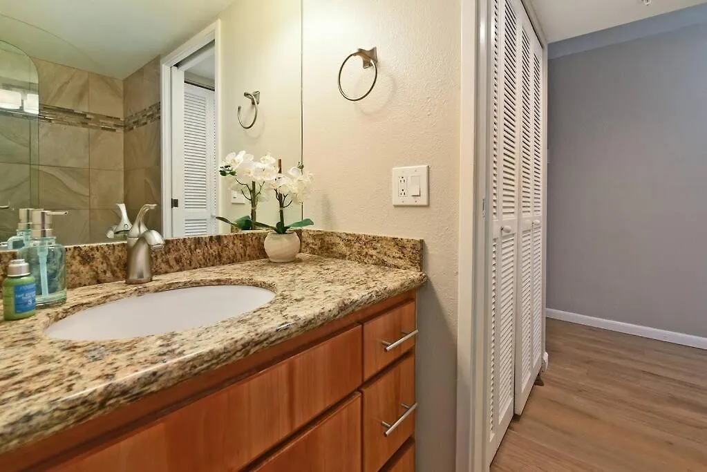 Apartment Renovated 8Th Floor Studio At The Mahana!! Kahana